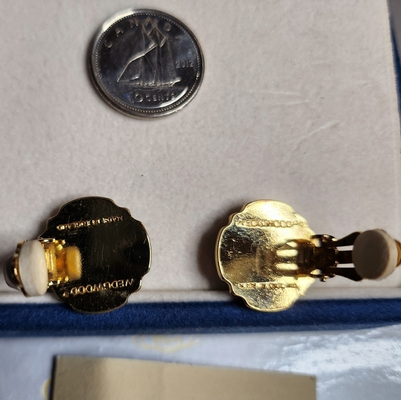 Vintage Wedgwood Blue Jasperware Clip On Earrings No/Box - Picture 6 of 8